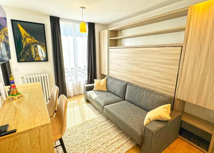 Апартаменты Paris Apartment